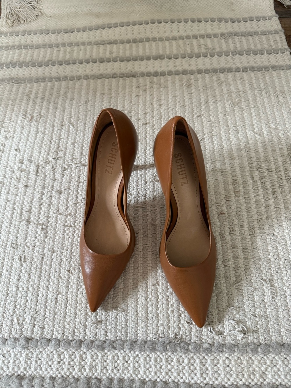LIKE NEW, NEVER WORN SCHUTZ Cognac Leather Pointed-Toe Pumps